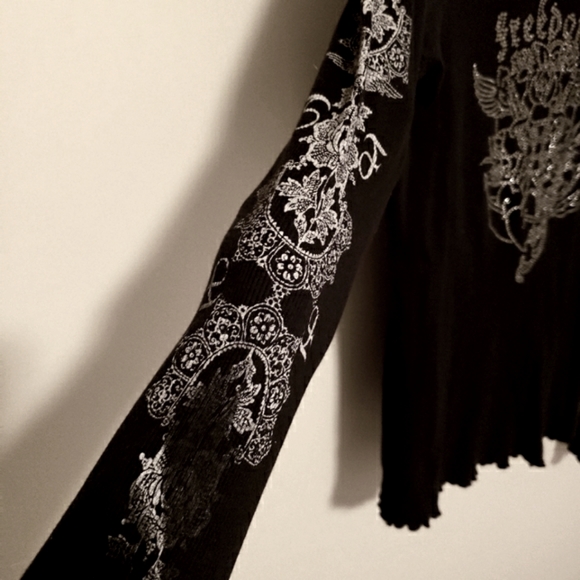 Freedom Long Sleeve Embellishments Silver Art Design Size XL Fits like a M/L - Picture 6 of 8